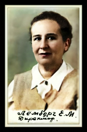 This image has an empty alt attribute; its file name is 27.jpg